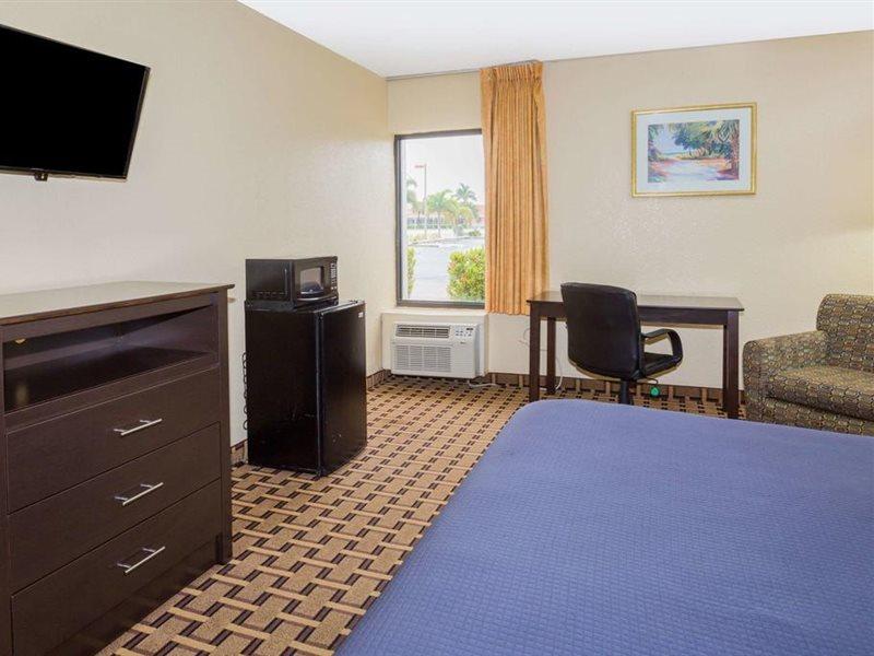 Quality Inn Fort Myers - Cape Coral Zewnętrze zdjęcie
